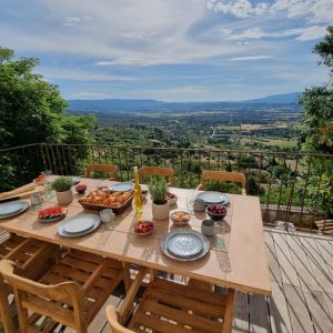 La terrasse avec vue sur le Luberon