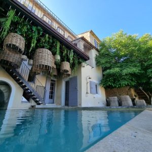 Piscine et terrasse extérieure