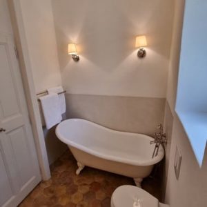 Salle de bain Chambre 4 avec baignoire